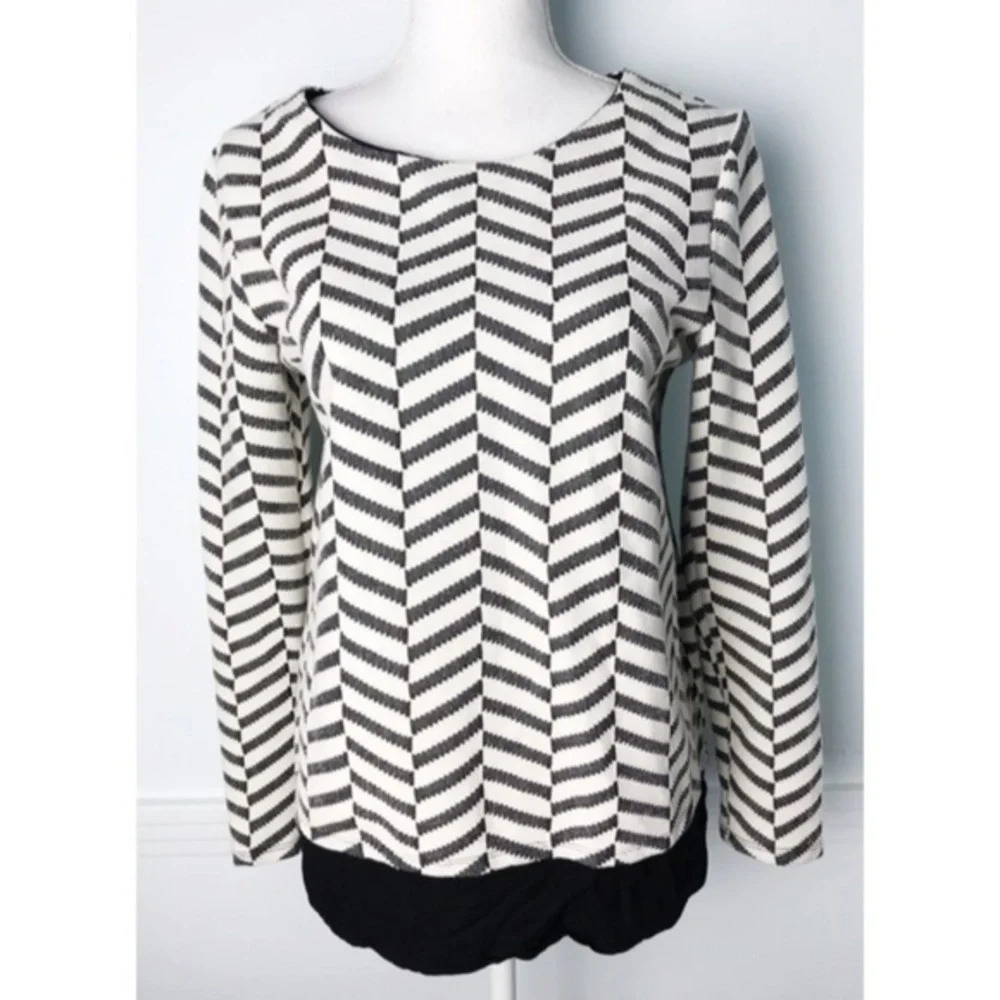 Pleione • Black Cream Herringbone Blouse